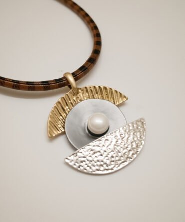 Minimalist Statement Collar 33