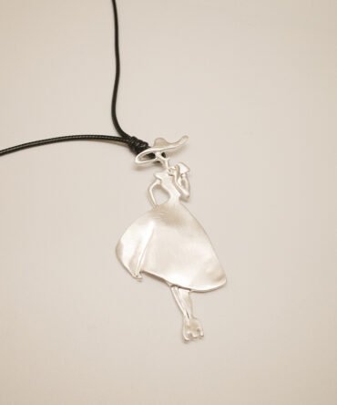 Minimalist Statement Collar 35