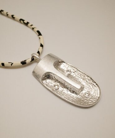 Minimalist Statement Collar 36