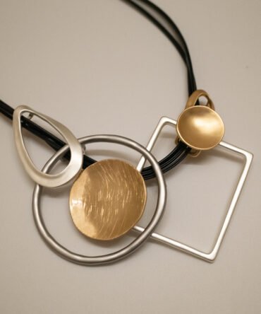 Minimalist Statement Collar