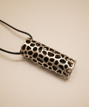 Minimalist Statement Collar 40