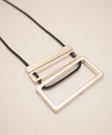 Minimalist Statement Collar 25