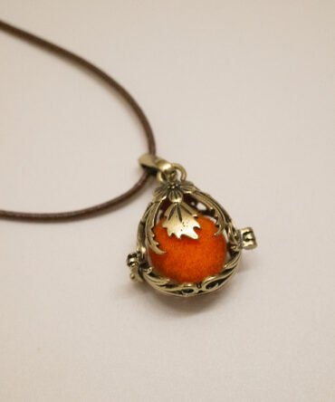 Minimalist Statement Collar 30