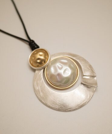 Minimalist Statement Collar 50