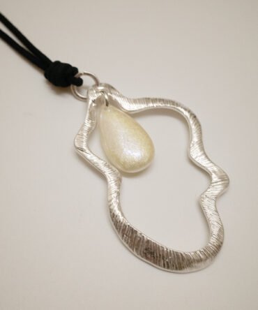 Minimalist Statement Collar 38