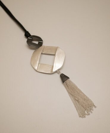 Minimalist Statement Collar 52