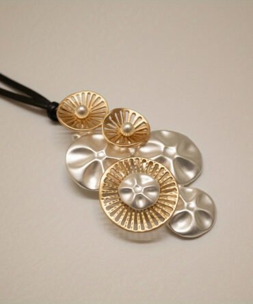 Minimalist Statement Collar 54