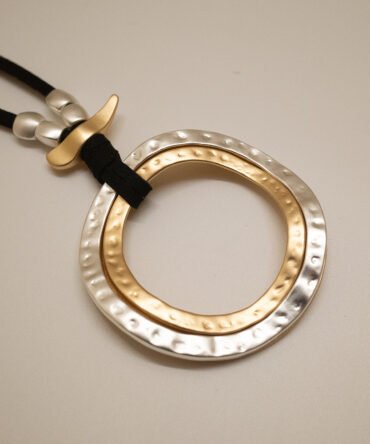 Minimalist Statement Collar 3